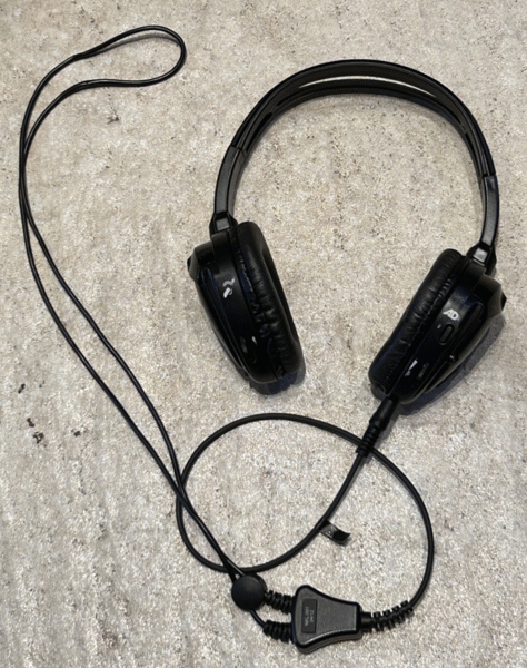Q-SYS headphones with neckloop